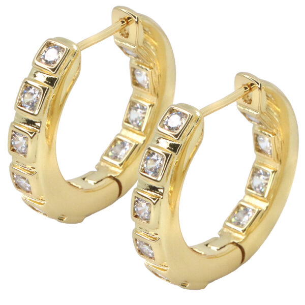 Argolla dorada con piedra brilllante