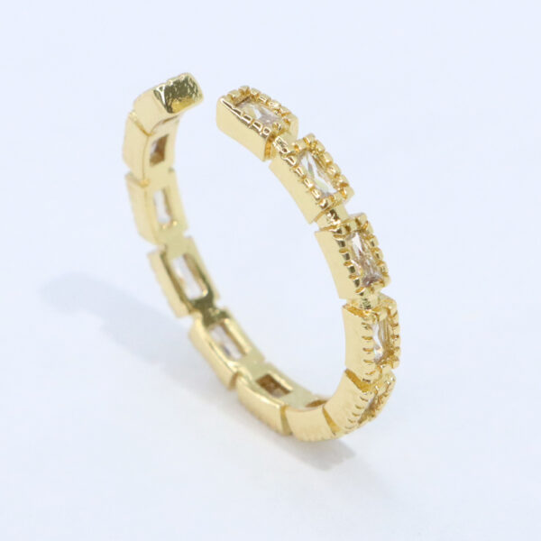 Anillo con rectángulos con microcircón