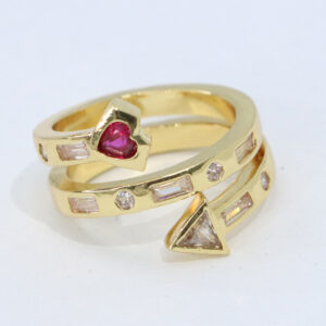 Anillo espiral con microcircón rojo