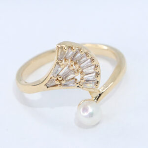 Anillo abierto con diseño de abanico