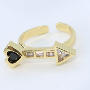 Anillo diseño de corazón y flecha