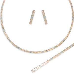 Juego collar con aretes y pulsera tres oros