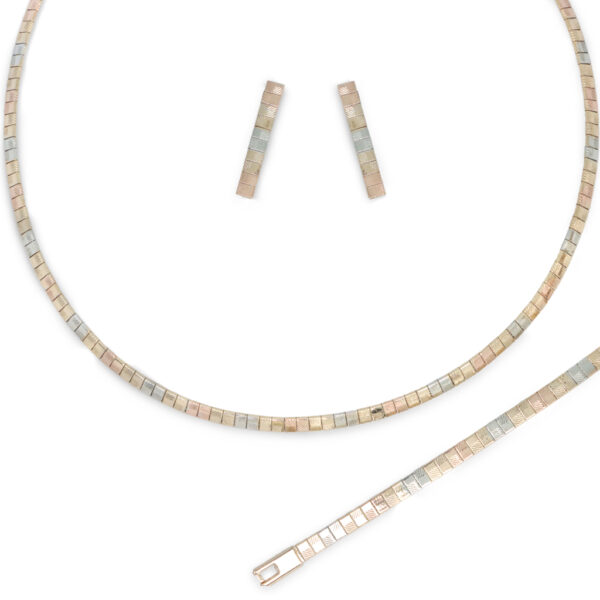 Juego collar con aretes y pulsera tres oros