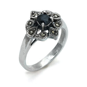 Anillo marquesita negro piedra natural