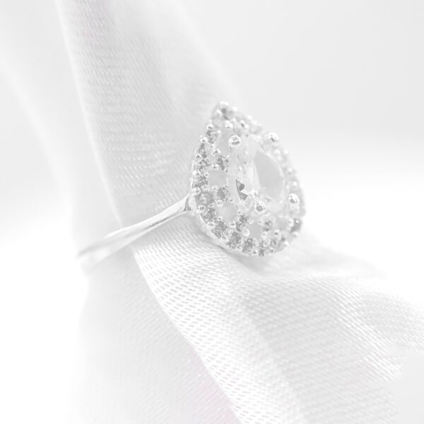 Anillo piedra circón