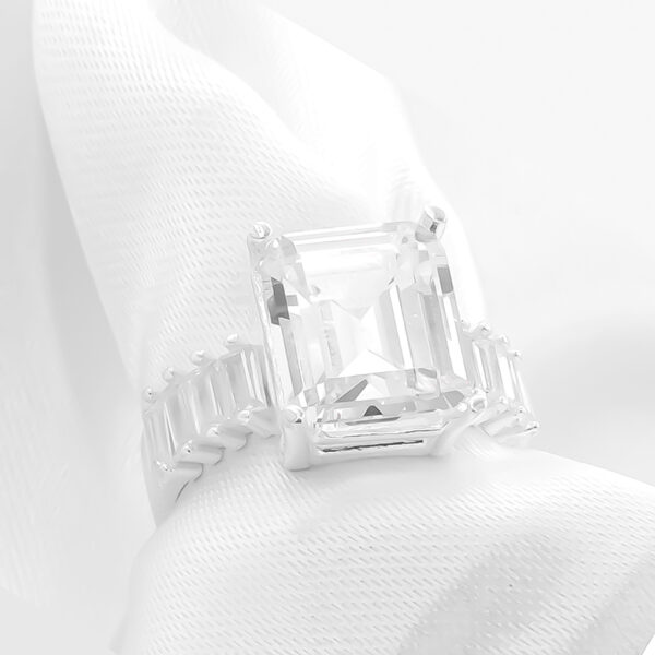 Anillo circón cuadrado