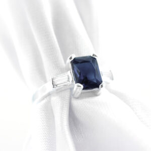 Anillo cuadrado azul