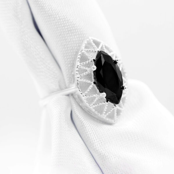 Anillo rombo brillante