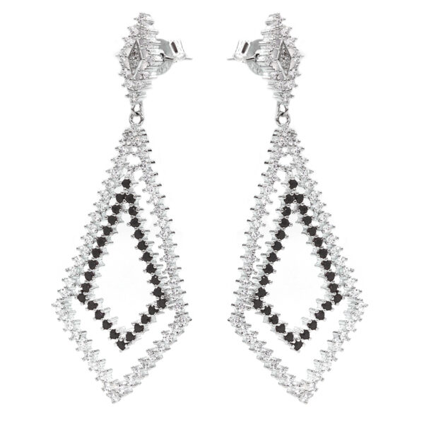 Arete triangular negro